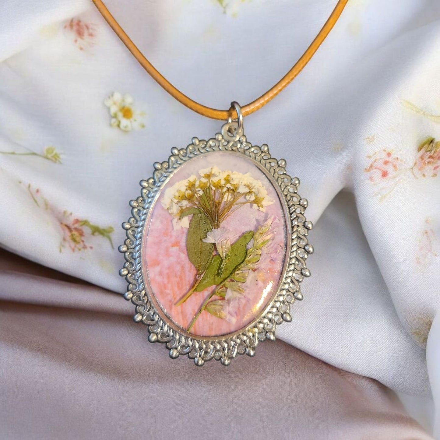 Real Flower set in Vintage style pendant
